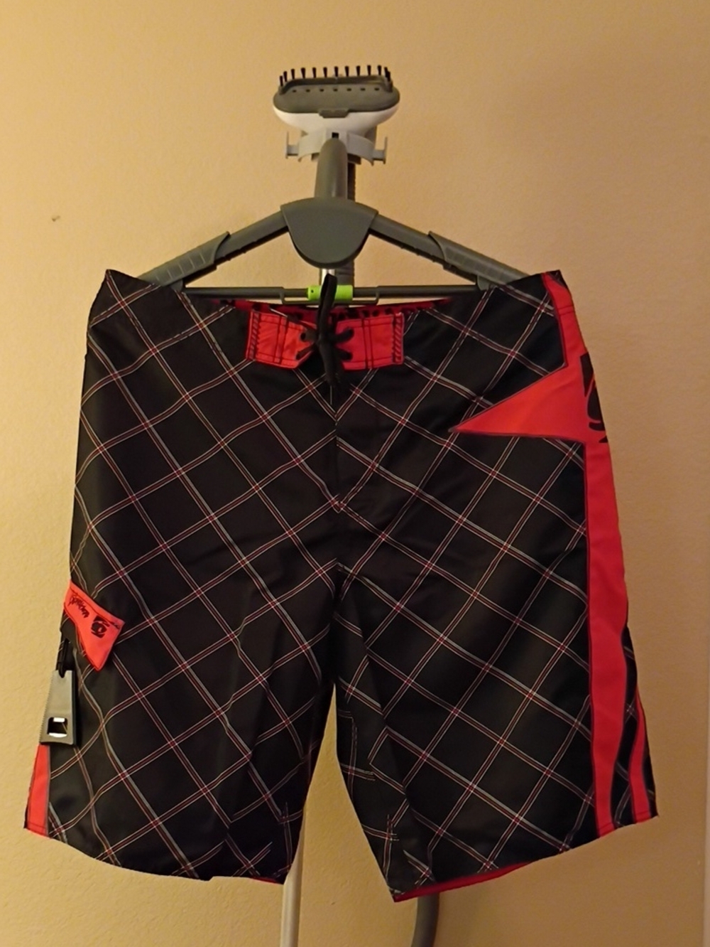 FABRIC FLAW Islandhaze Black & Red Men's Board Shorts Size 38/XXL